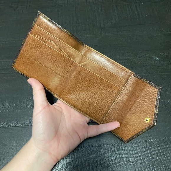 Louis Vuitton Wallet - Picture 3 of 6